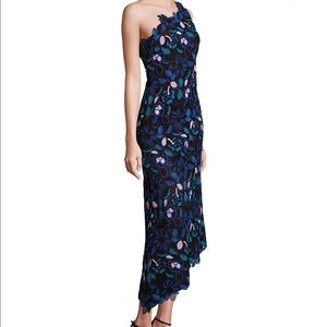 STUNNING Platinum Laundry by  Shelli Segal Gown